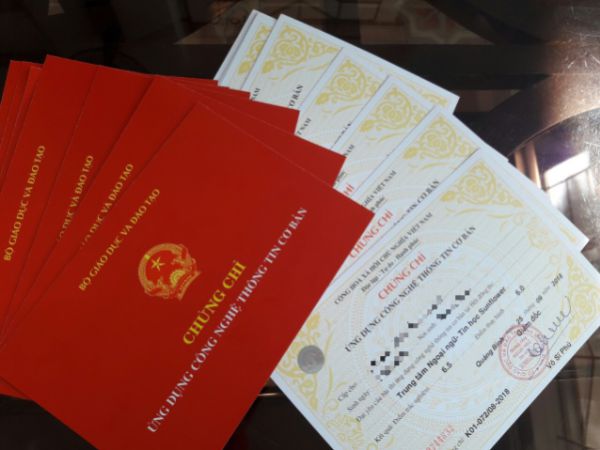 Tìm hiểu họa tiết, đường nét được in trên bằng tốt nghiệp