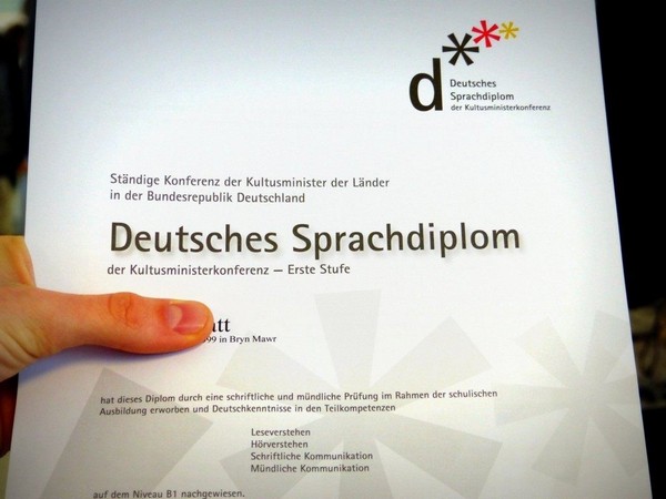 Làm Chứng Chỉ Tiếng Pháp Phôi Gốc Bao Công Chứng Quốc Tế