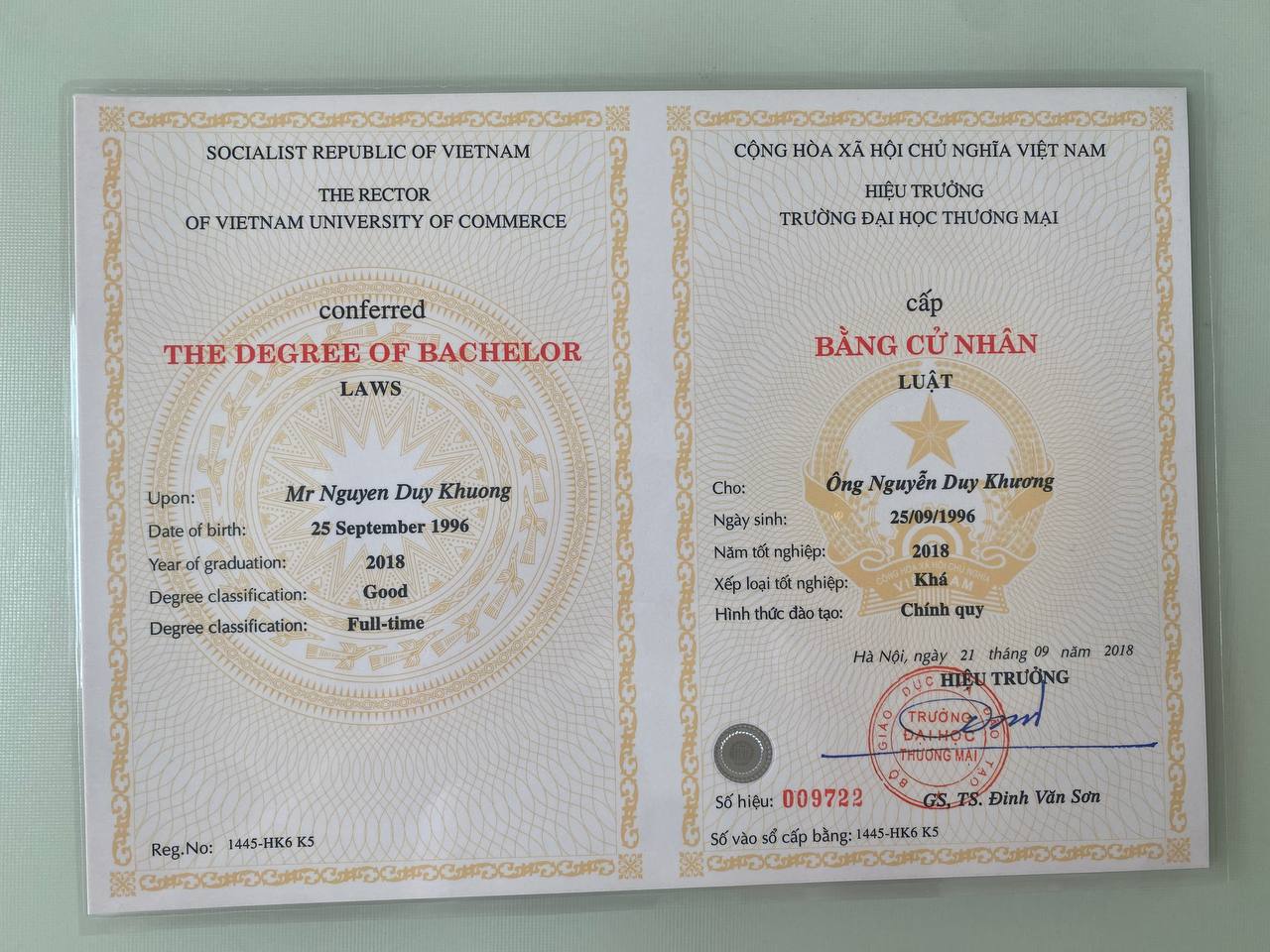 Định nghĩa về làm bằng đại học giả